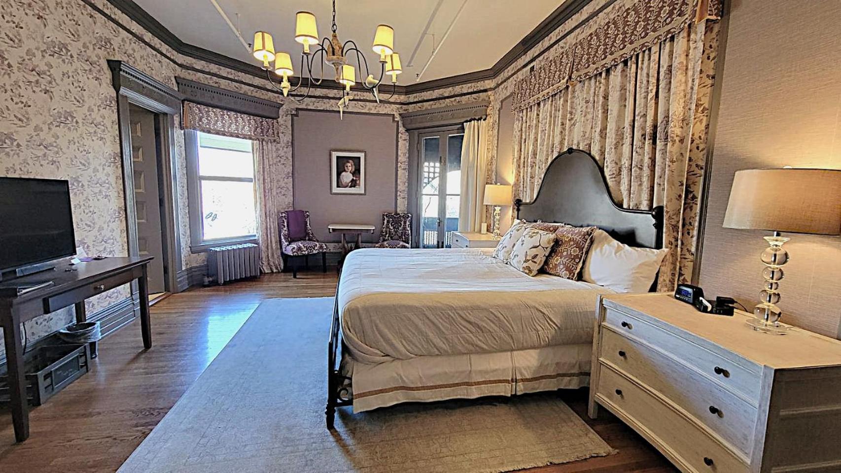 The New Victorian Mansion Bed & Breakfast Saint Paul Exterior photo
